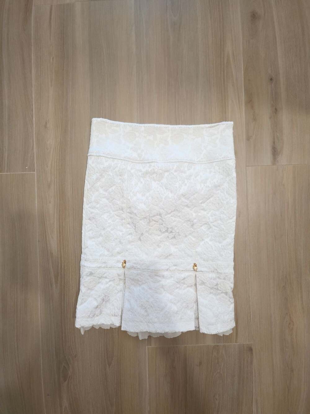 Cache Luxe White Floral Lace Pleated Hem Mini Skirt
